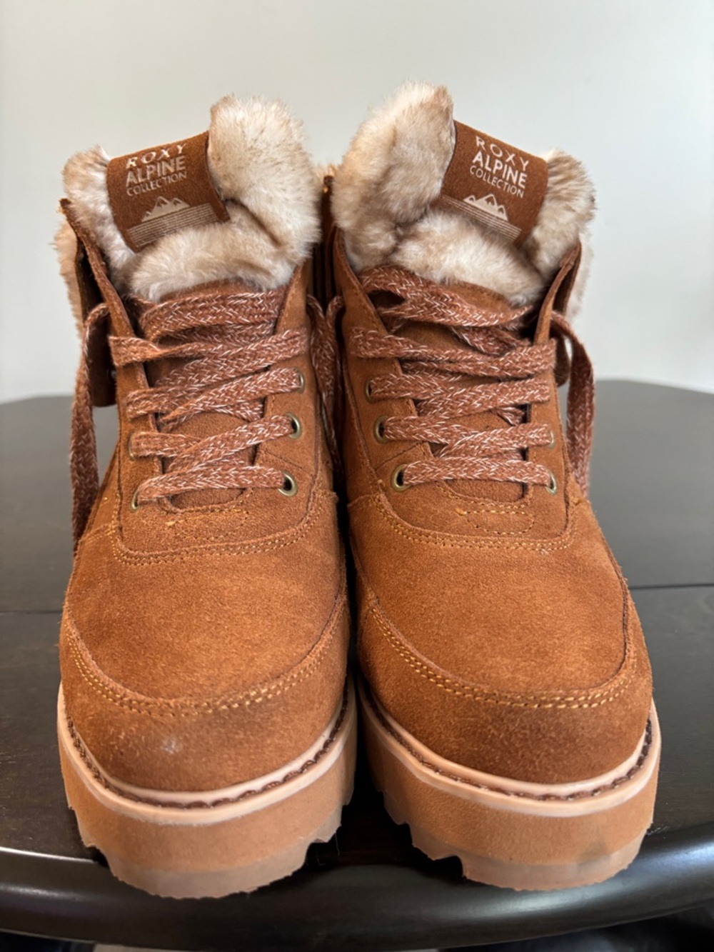 Roxy Lace-Up Alpine Boots in Tan and Cream Size 7.5 - Picture 3 of 10